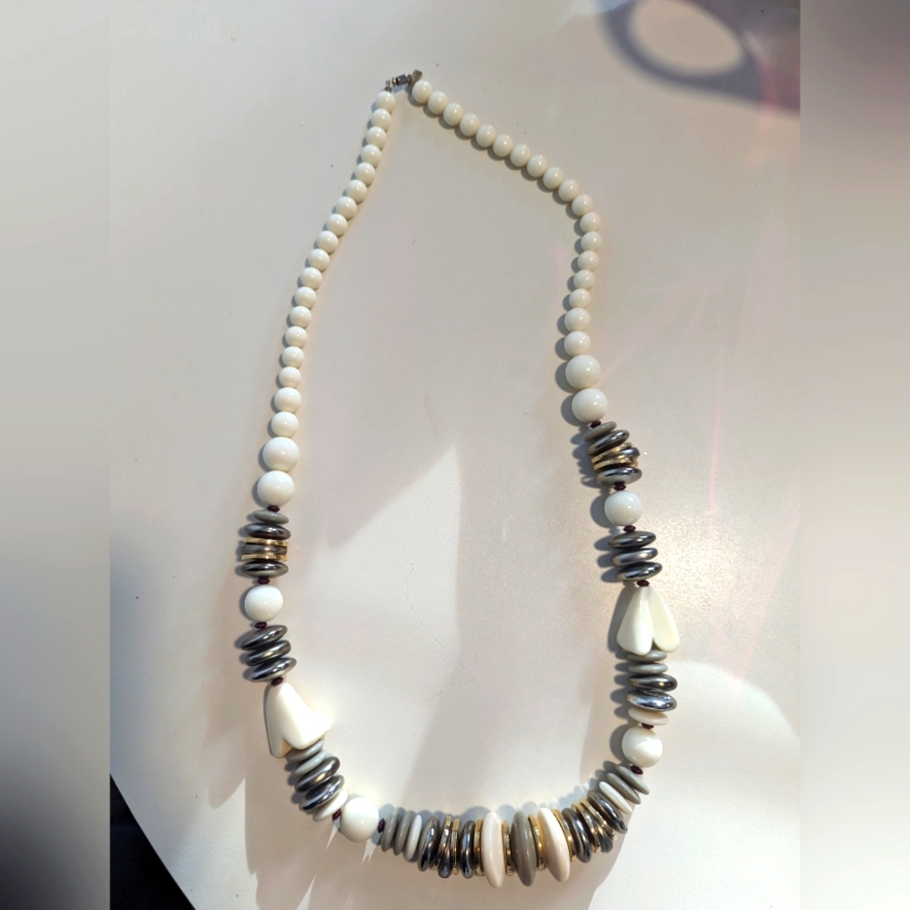 Vintage Signed Essex of Canada Chunky Beaded Necklace